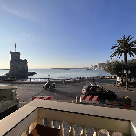 Apartment Welcome Riviera-mazzini 30 Ristrutturato Aprile 2025- Bagno E Arredamenti Nuovi- Centralissimo A 100 M Dalle Spiaggie - Vicinissimo A Ristoranti Bar Supermercati La Scelta Ideale Per Un Perfetto Parcheggio A 15 Euro Al Giorno, Da Prenotare *