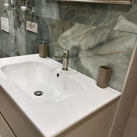 Apartman Welcome Riviera-mazzini 30- Bagno E Arredamenti Nuovi- Centralissimo A 100 M Dalle Spiaggie-parcheggio A 20 Euro Al Giorno, Da Prenotare Rapallo